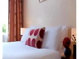 Morehampton Townhouse Homestay *