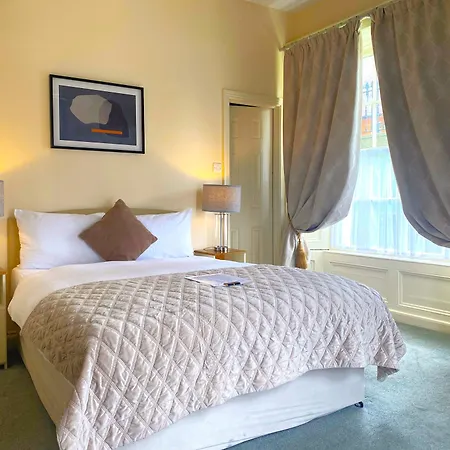 Morehampton Townhouse Homestay *