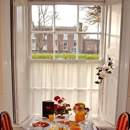 Δωμάτια σε οικογενειακή κατοικία Morehampton Townhouse