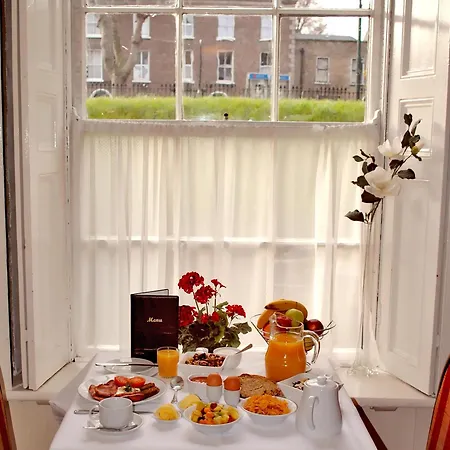 Δωμάτια σε οικογενειακή κατοικία Morehampton Townhouse *